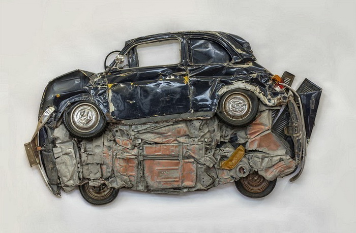 Автомобили под прессом: оригинальная инсталляция от Рона Арада