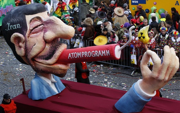 Куклы из папье-маше на карнавале Rosenmontag: Президент Ирана
