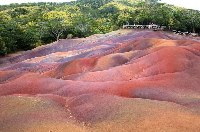 Разноцветные дюны на острове Маврикия