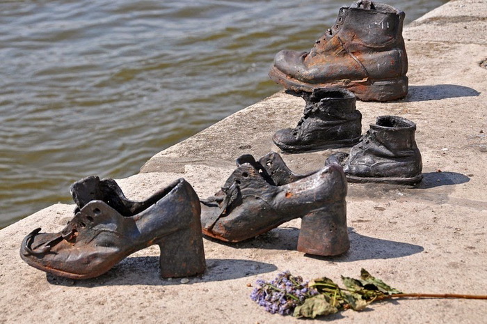 Мемориал в память о жертвах Холокоста