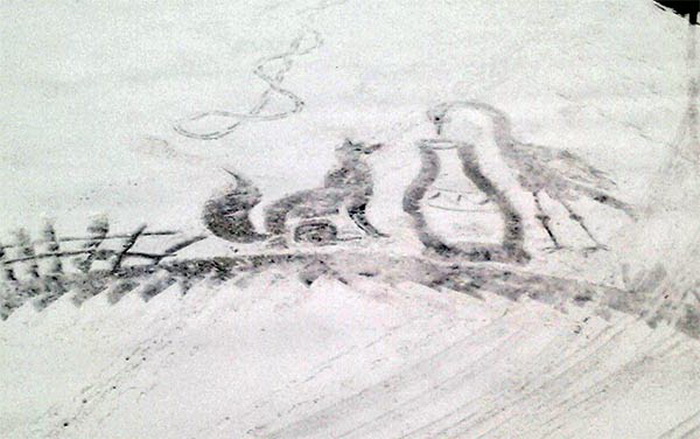 Лиса и журавль: рисунок на снегу от Семена Бухарина