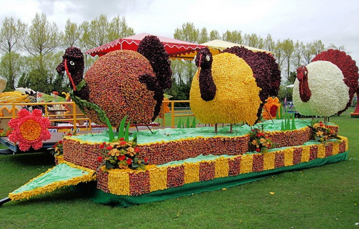Скульптуры из цветов на фестивале Spalding Flower Parade