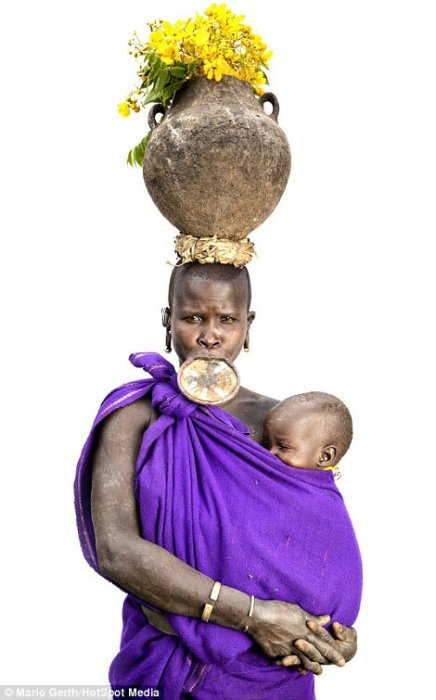 Сури - первобытное племя в Эфиопии.