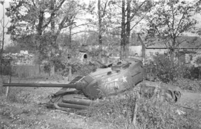 Танк Т-34, в котором отчаянно сражались двое советских солдат.