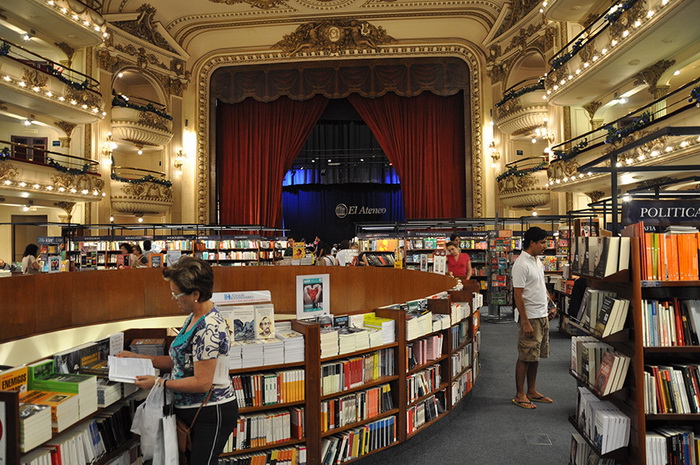  Современный книжный магазин в историческом здании