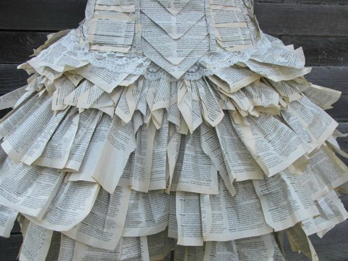 Актриса Джоди Филлипс в платье из старого словаря