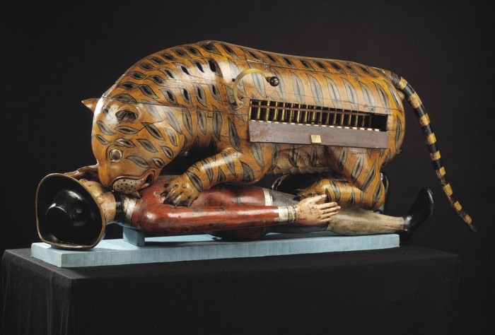 Тигр Типу - деревянная механическая игрушка в натуральную величину.