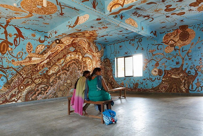 Фестиваль рисунков на стенах школы в Индии