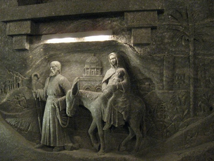 Дева Мария с младенцем на руках. Соляная шахта Величка (Польша)