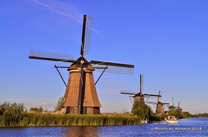 Старинные ветряные мельницы в деревне Киндердейк (Нидерланды)