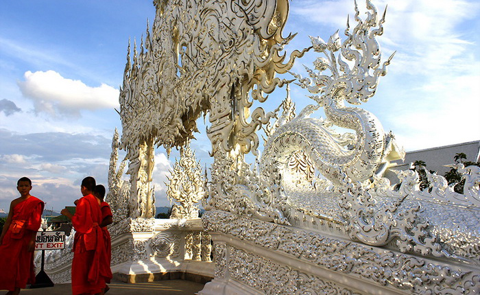 Ват Ронг Кхун (Wat Rong Khun) - новый центр медитации и духовных практик 