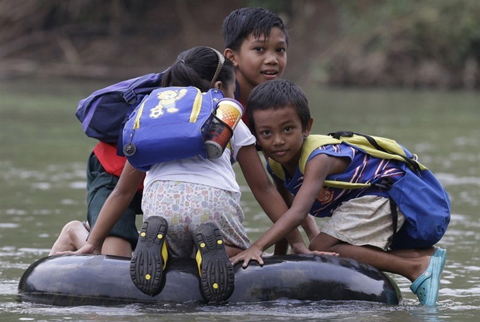 Путь в школу жителей Филиппинских островов