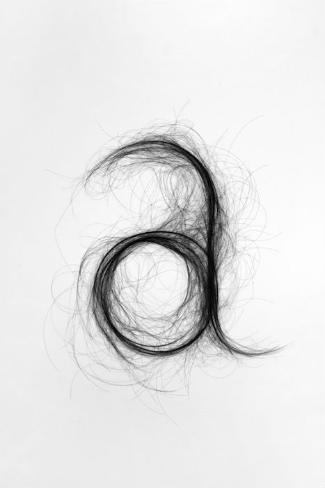 Моник Гуссенс использует для своих работ натуральные волосы