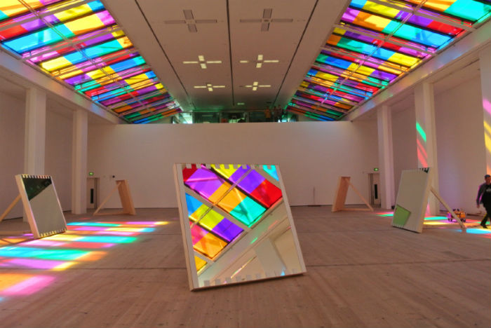 Игра света и цвета в новой инсталляции прославленного французского художника