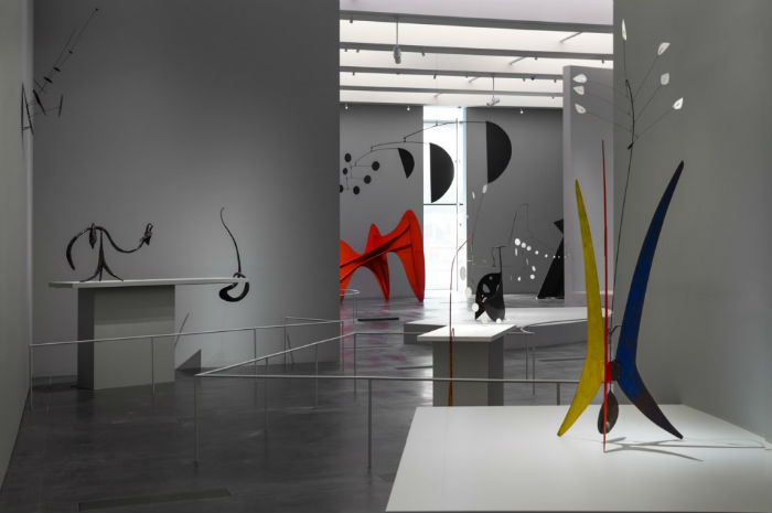 В Музее искусств Лос-Анджелеса недавно завершилась ретроспективная выставка одного из самых значительных американских скульпторов Александра Колдера 