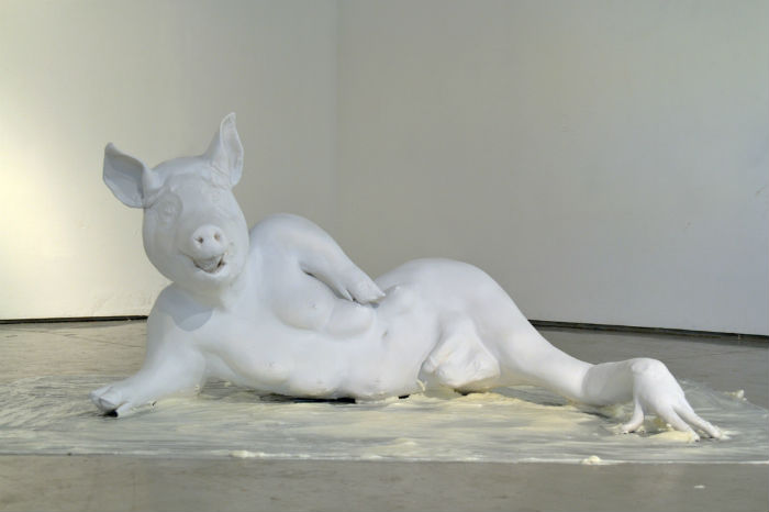 Скульптуры Женевьев Сантер  в художественной галерее
