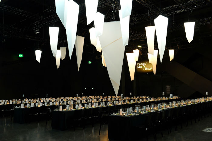 Серия интерактивных светильников Triangular Series («Треугольная серия») на международном дизайнерском форуме Design Miami/Basel