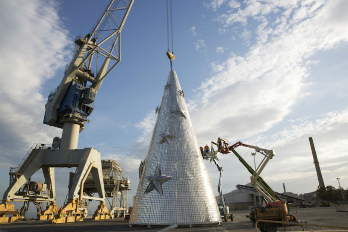 Рождественское дерево горожанам подарило мельбурнское агентство дизайна Creative Production Services