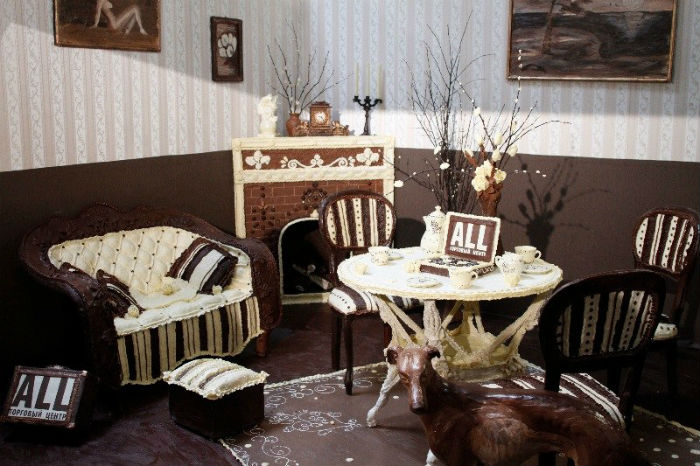 Cкульптор из Минска создала настоящую шоколадную комнату 