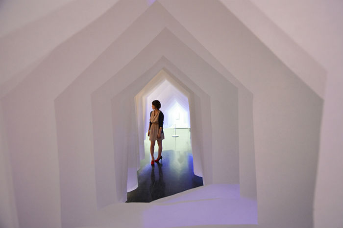 Интерактивную бумажную инсталляцию Air house («Воздушный дом») представили в Японии