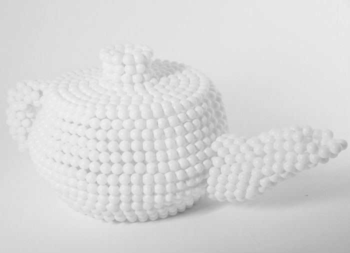 Дизайнер из Манчестера Лиам Хопкинс представил оригинальную серию скульптур, целиком выполненных из шаров для пинг-понга