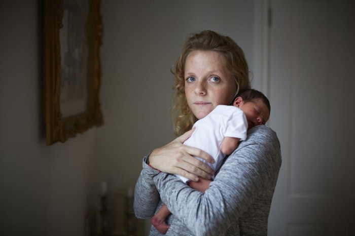 Трогательные фотографии матерей и новорождённых