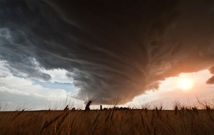 «Большое облако»: серия захватывающих фотографий предгрозового неба 