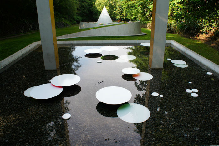 Инсталляция Water pallet в саду скульптур Саппоро (Япония)