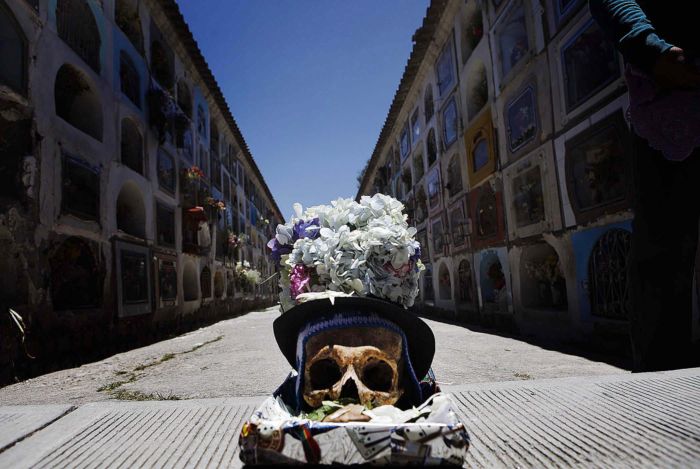 освящение черепов в Боливии