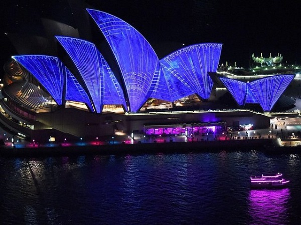 Световое шоу Sydney Opera House.