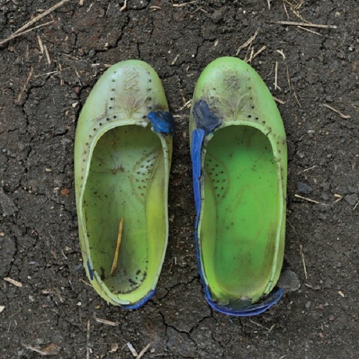 Разношенная обувь беженцев