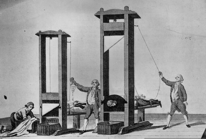 В 1792 году во Франции  для исполнения смертного приговора введена гильотина. Инструмент носит имя изобретателя Джозефа-Игнас Гильотена.