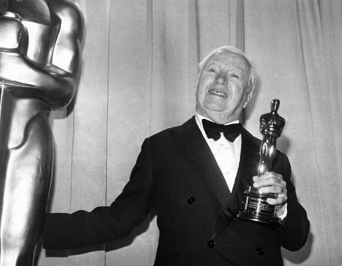 Чарли Чаплин на получении премии Оскар в 1972 году.