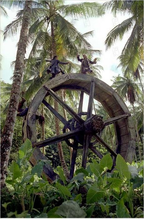 Пираты Карибского моря: Сундук мертвеца. Сцена на колесе.