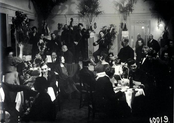 Общий зал ночного ресторана гостиницы Европейская. Санкт-Петебург. 1924 г.