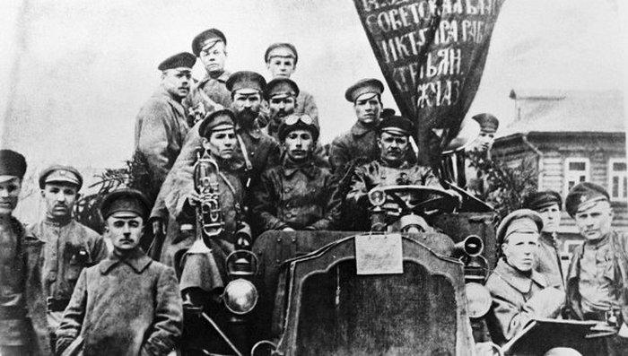 Революционеры. Петербург, октябрь 1917 г.