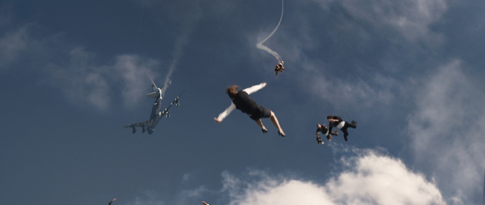 Прыжки скайдайверов на съёмках Железного человека 3.