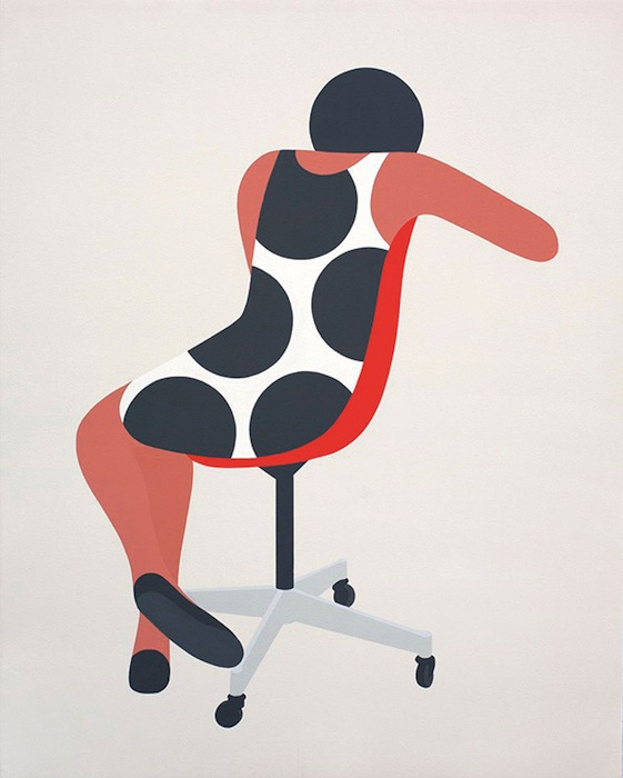 Женщина, сидящая на стуле