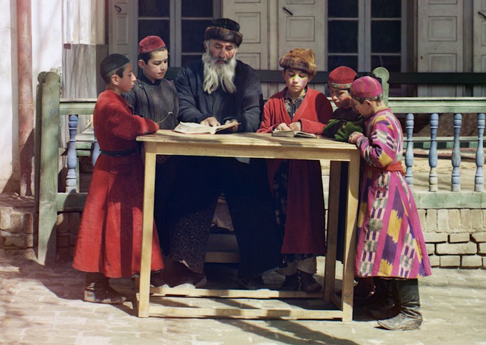 Группа еврейских детей с учителем в Самарканде (ныне Узбекистан), 1910 год