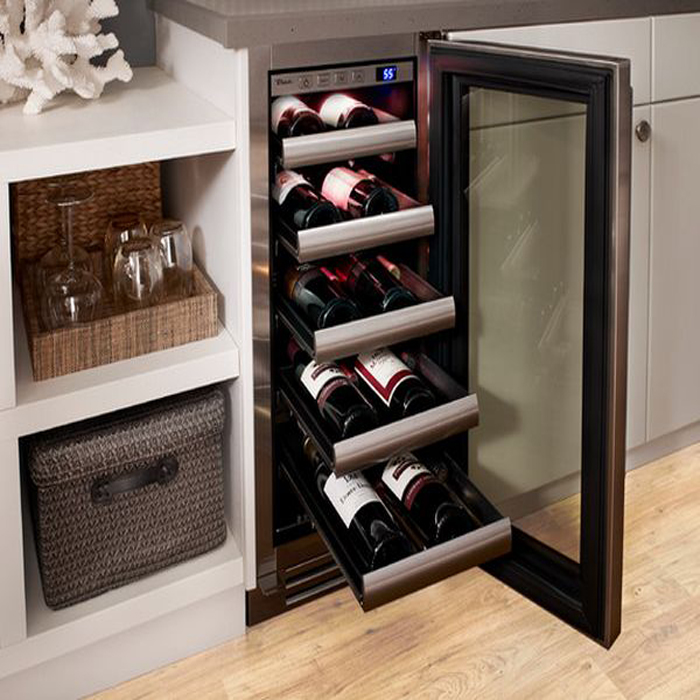 Стильный винный шкаф для современной кухни.