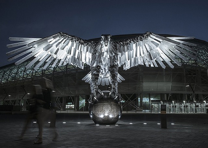 Потрясающая скульптура орла в Будапеште. 