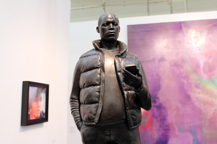 Скульптура жителя Лондона от Тома Прайса (Tom Price). 