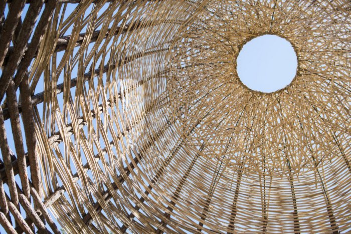 Инсталляция, сплетенная из бамбуковых прутьев в Сиднее.