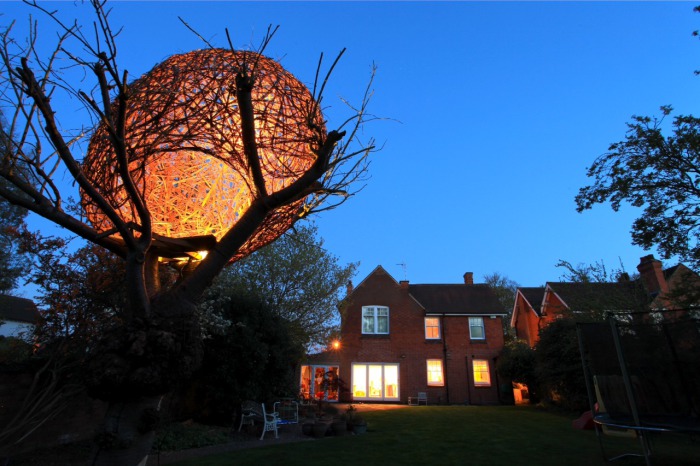 Плетеный домик на дереве в форме яйца от Тома Харе (Tom Hare).