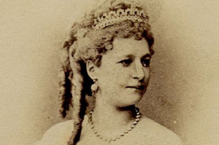 Вера Лядова - известная русская певица и танцовщица середины 19 века.