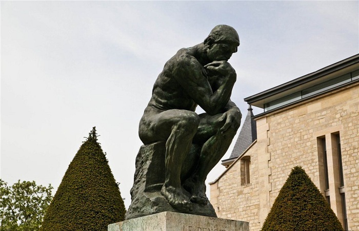 «Мыслитель» - статуя, установленная в музее Родена в Париже.