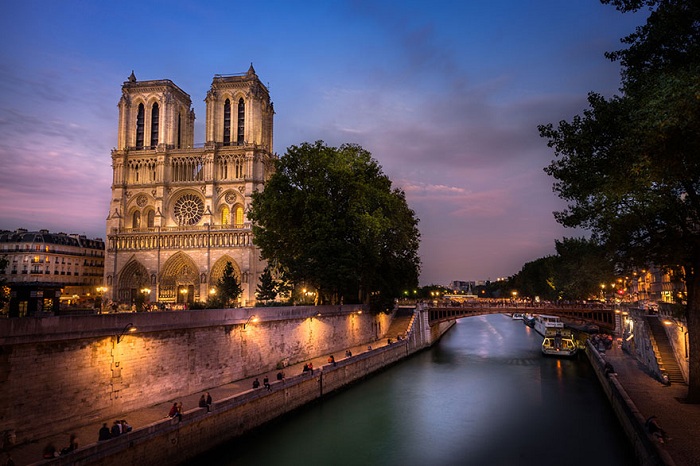 Notre Dame Cathedral - собор во Франции.