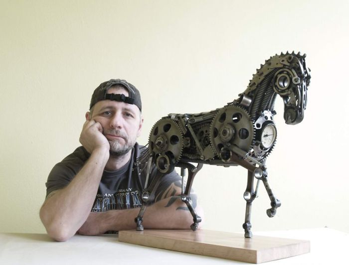 Tomas Vitanovsky создает фигурки в стиле «стимпанк».