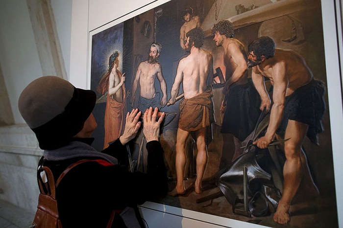 Выставка картин для слепых в музее Прадо.