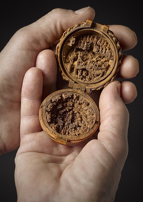 Молитвенный «орех» - резная миниатюра XVI века.